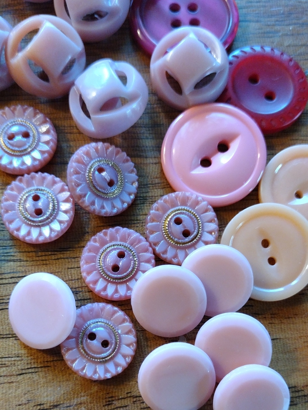 Pink Assorted Buttons Mix - - Picture 3 of 3